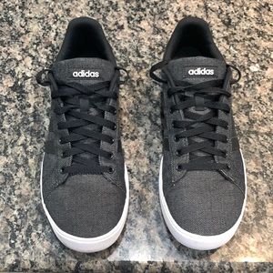 Adidas mens daily 2.0 skate shoe. Worn twice.